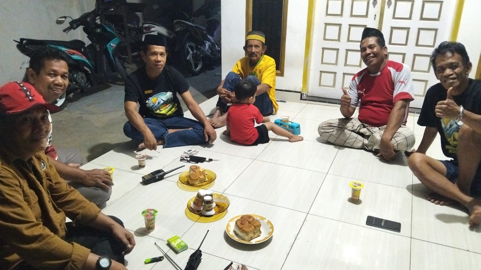 Terobosan Baru RW Sungai Bialo: Syamsir Ahmad dan Perangkat RT Rintis Komunitas HT (Handy Talky) di Kelurahan Lembang